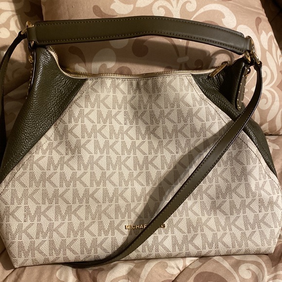 Authentic! Michael Kors Purse! - Picture 12 of 15